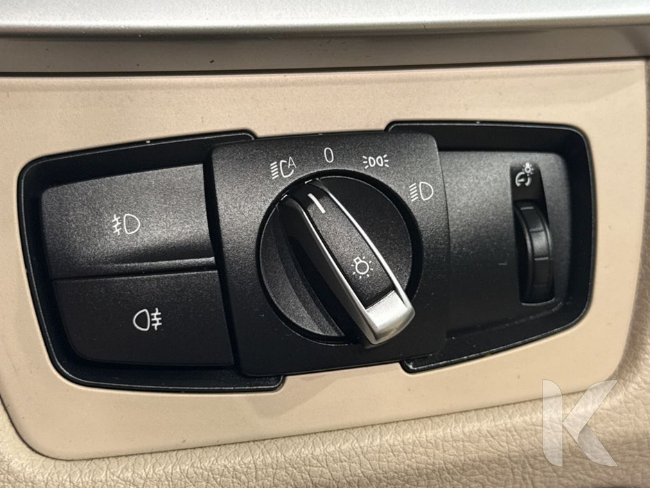 BMW 3 Series 330E HYBRID 2.0 AUTOMATIC - CRUISE CONTROL - FULL WHITE LEATHER UPHOLSTERY - HEATED ELECTRIC SEATS - REVERSE CAMERA/PARKING SENSORS — thumbnail 25