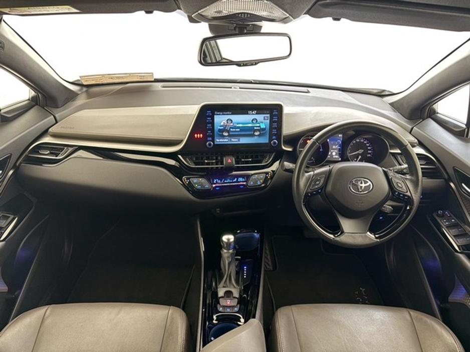 Toyota C-HR Hybrid Sol — thumbnail 8