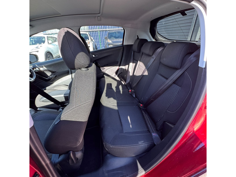 Peugeot 208 — thumbnail 15