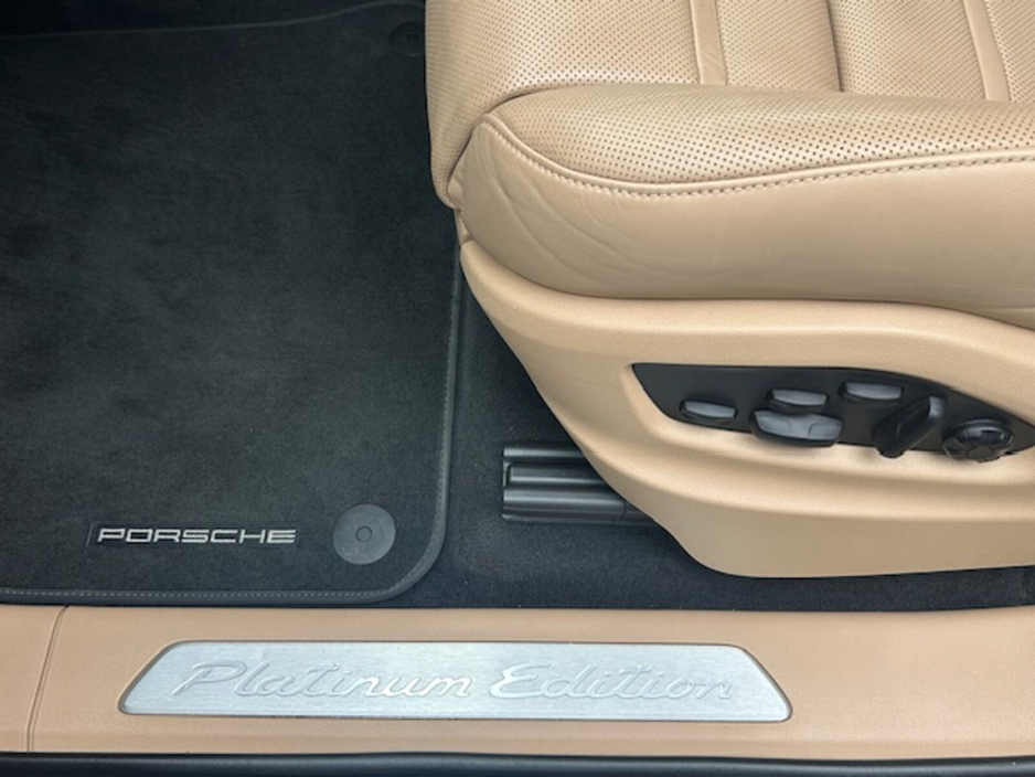 2023 Porsche Cayenne 3L Petrol Plug-in Hybrid For Sale Images