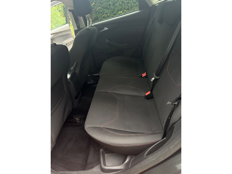 Ford Focus 1.0T ZETEC S ECOBOOST 12 — thumbnail 11