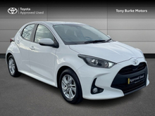 Toyota Yaris - Petrol - New Generation - Luna Edition - 1.0i - 5dr &ndash; Low Mileage &ndash; NCT till July 2027 // Front Electric Windows // Rear Electric Windows // Electric Mirrors // Finger Tip Stereo Control