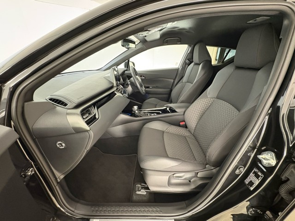 Toyota C-HR Sport Hybrid — thumbnail 6