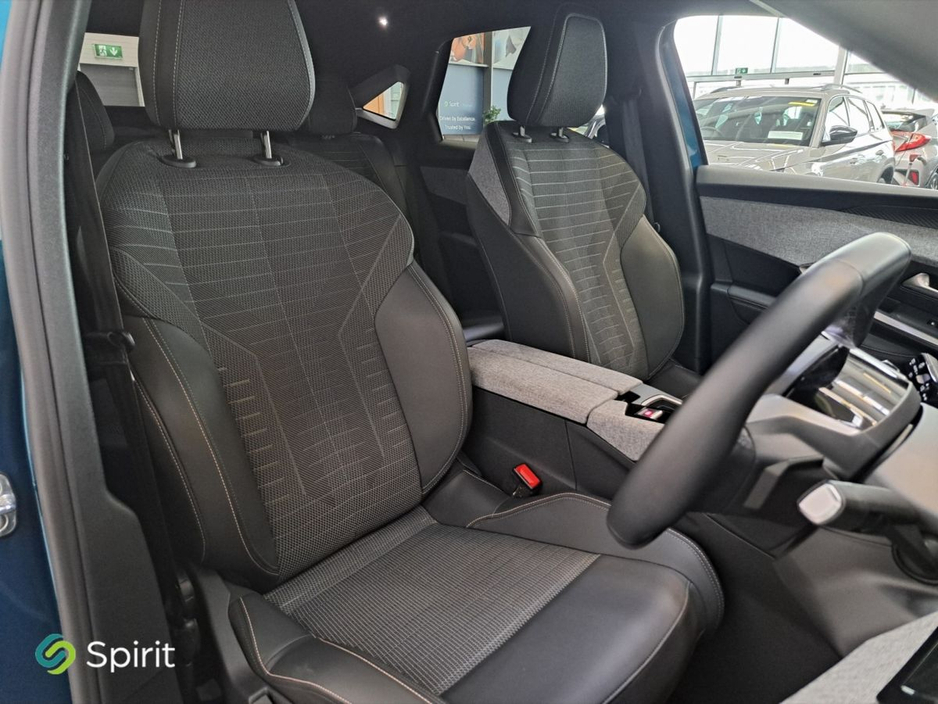 Peugeot 3008 1.2 Allure MHEV 136HP*Call Andrew 0862617858* — thumbnail 31