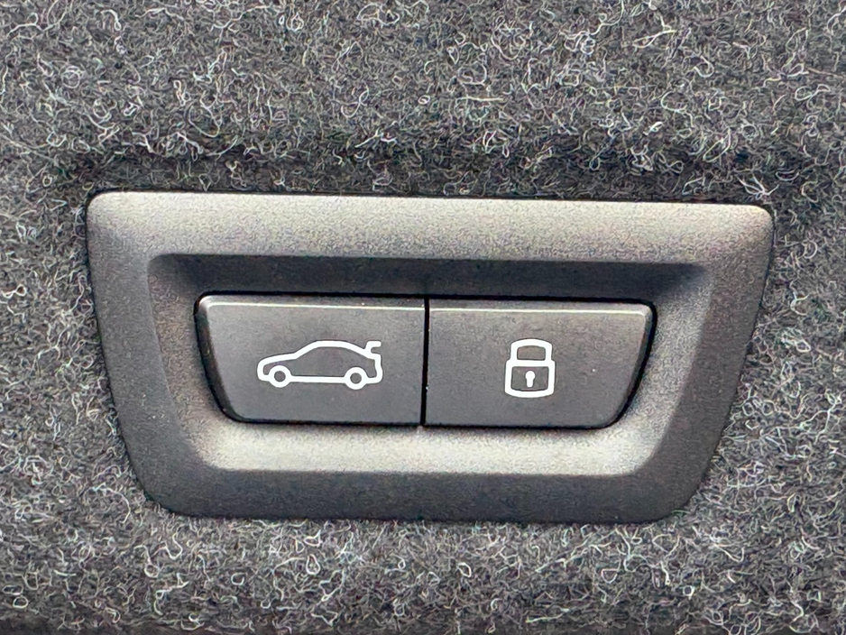 2025 BMW 5 Series 2L Petrol Plug-in Hybrid For Sale Images