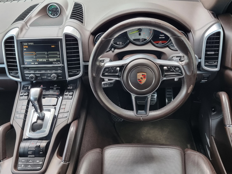 2015 Porsche Cayenne 3L Petrol Plug-in Hybrid For Sale Images
