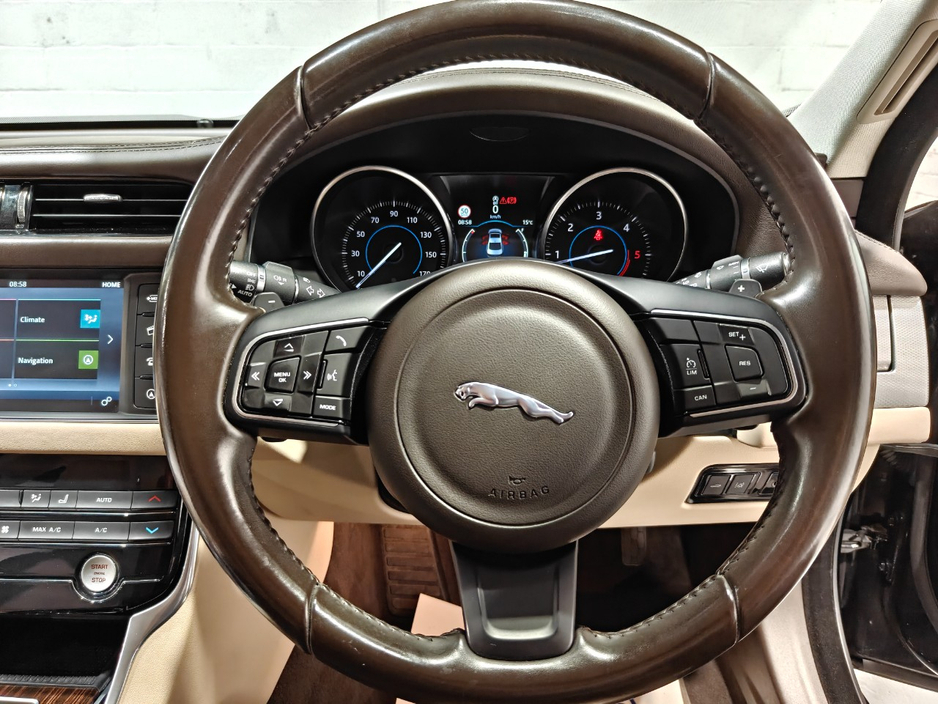 Jaguar XF 2.0 D PORTFOLIO 180PS AUTO 4DR — thumbnail 15