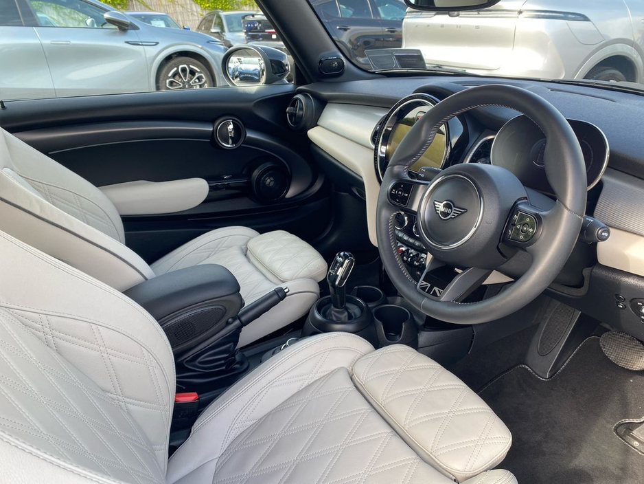 MINI Hatch Exclusive Convertible Auto — thumbnail 9