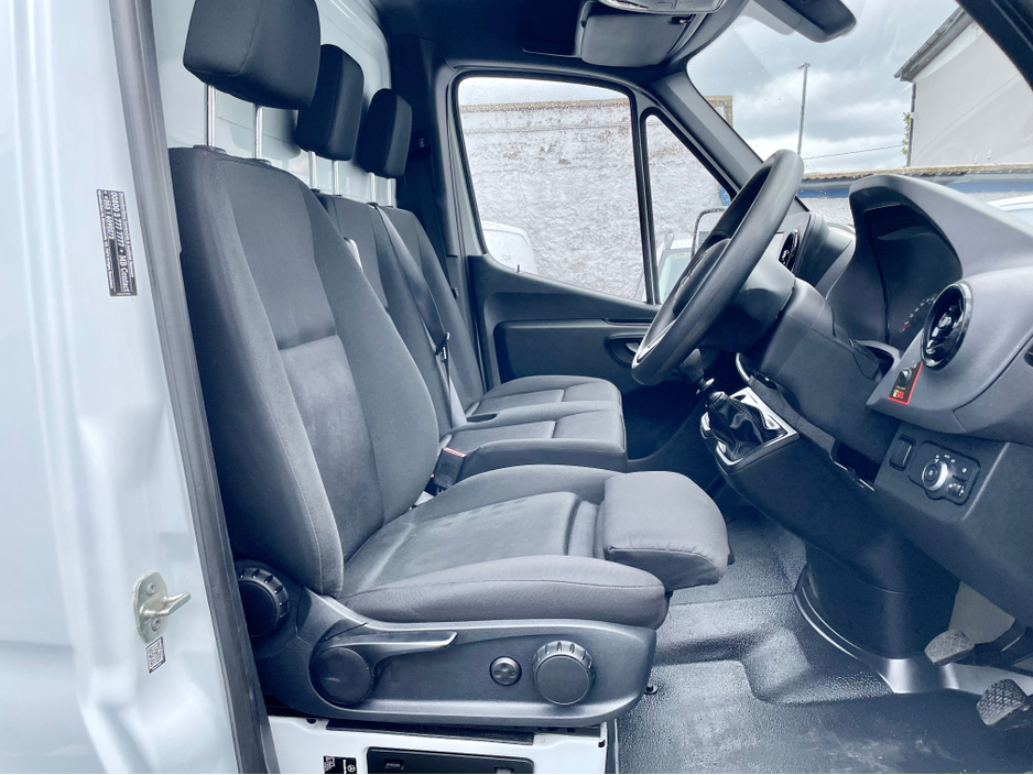2022 Mercedes-Benz Sprinter 2L Diesel For Sale Images