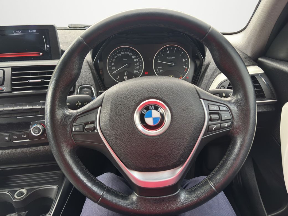 BMW 1 Series 116i Urban "Small car… big attitude" — thumbnail 10