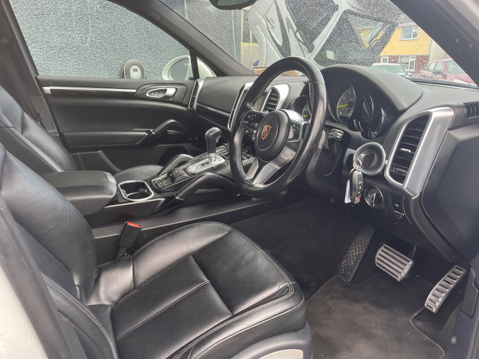2016 Porsche Cayenne 3L Petrol Hybrid For Sale Images