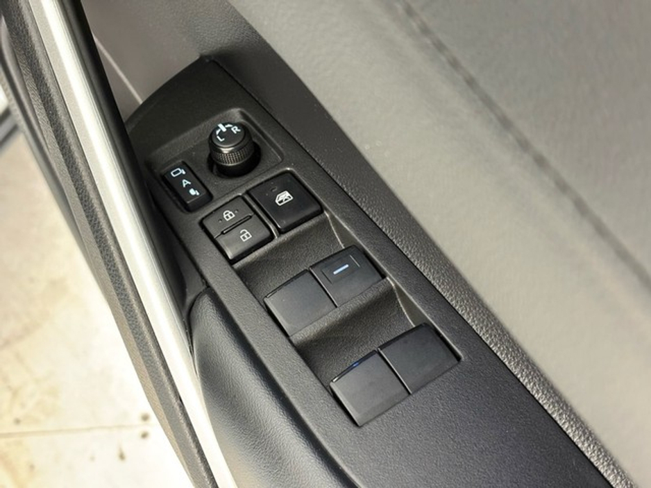Toyota Corolla Cross Sport Hybrid — thumbnail 17