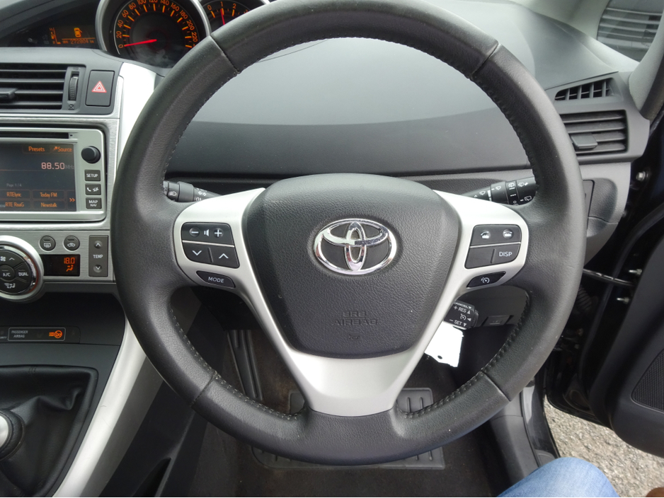 2013 Toyota Verso 2.0L Diesel For Sale Images