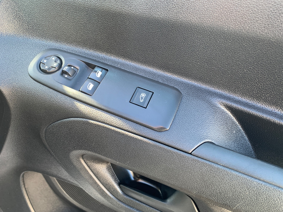 2021 Peugeot Partner 1.5L Diesel For Sale Images
