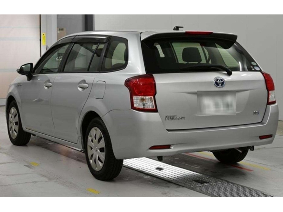 Toyota Corolla 1.5 Corolla Fielder Petrol Hybrid Auto — thumbnail 4