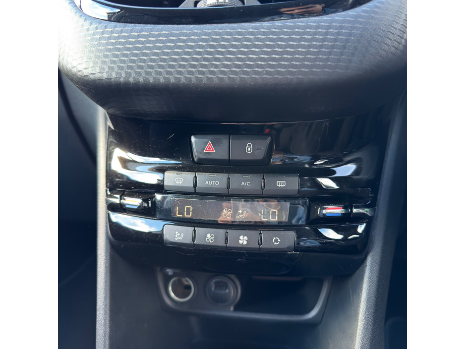 Peugeot 208 — thumbnail 22