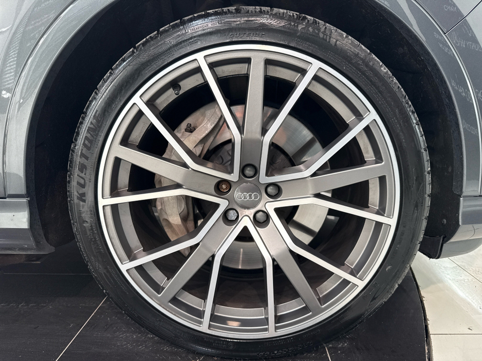 2021 Audi Q7 3L Petrol Plug-in Hybrid For Sale Images