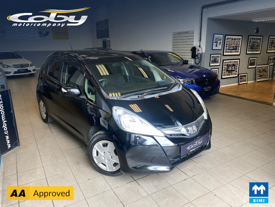 Honda Fit 1.3 HYBRID 5DR AUTO. Immaculate Car with only 108km, 2 Keys, NCT done before collection, Irish Radio with Bluetooth and Media, Climate Control, Cruise Control, Full Electrics and much more.