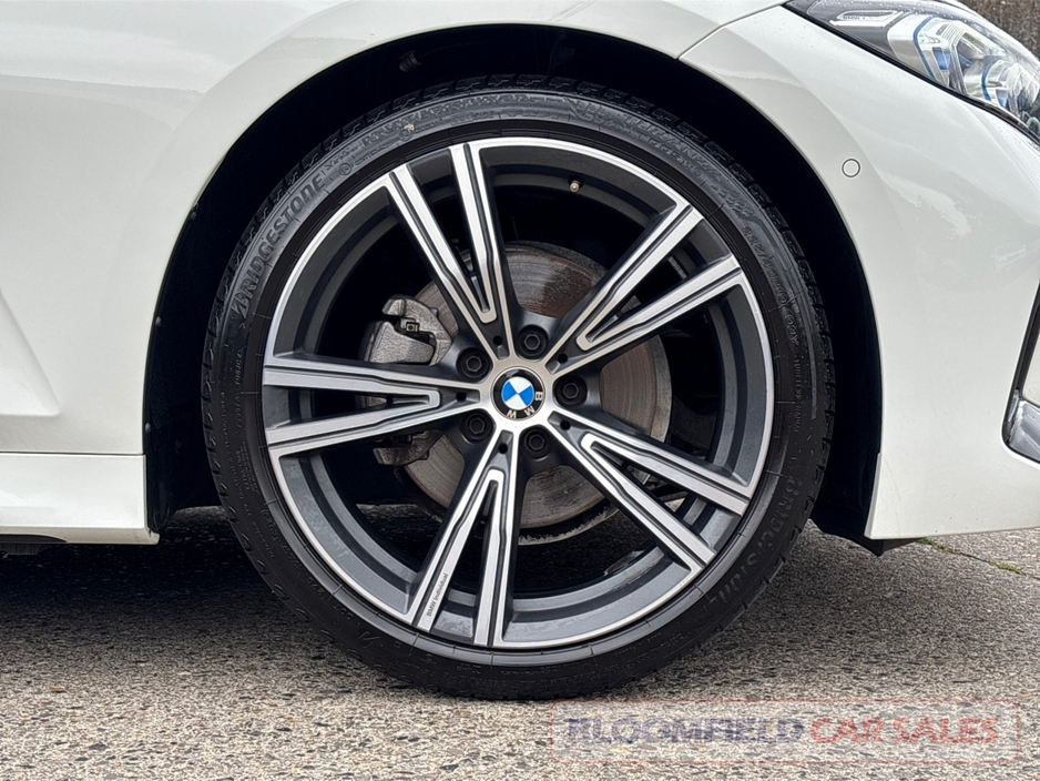 BMW 3 Series ** DEPOSIT TAKEN** 320D MSPORT , AUTO // ULTRA LOW MILEAGE — thumbnail 9