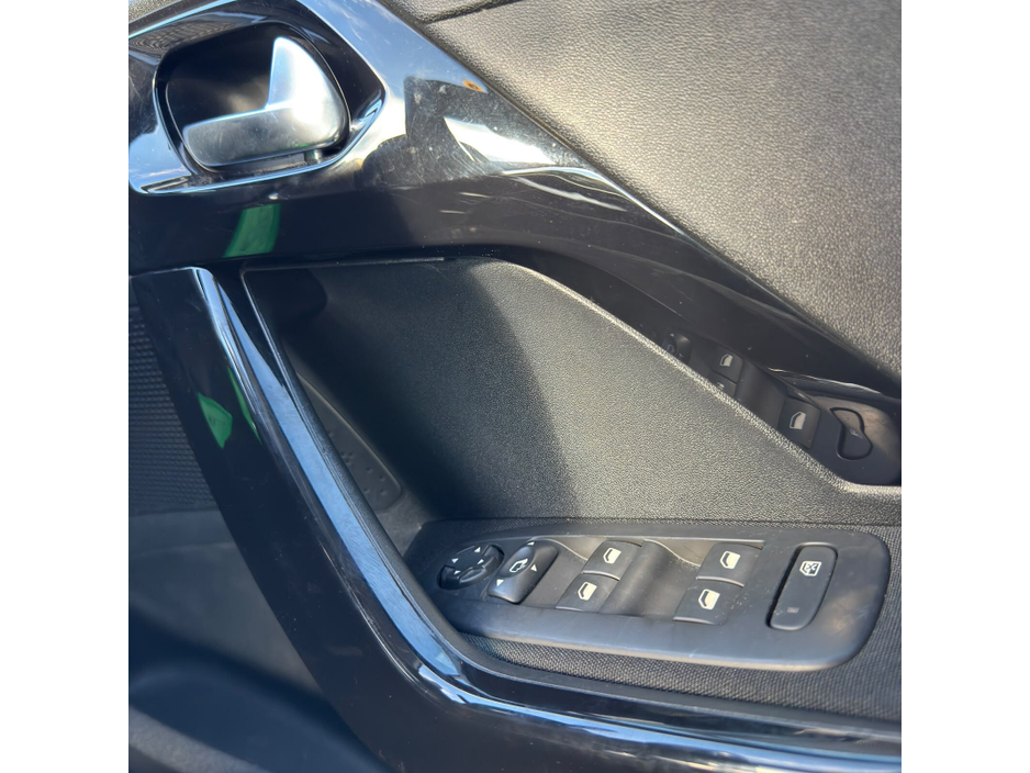 Peugeot 208 — thumbnail 26
