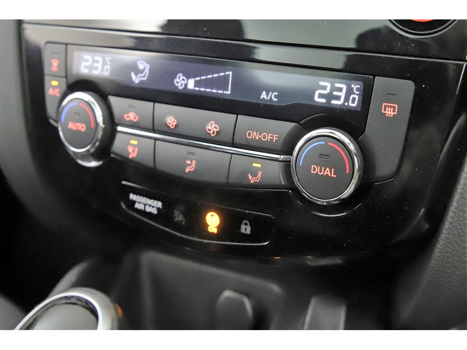 Nissan Qashqai 1.5 DSL SE 6SPD *PANORAMIC ROOF*SAT NAV*REVERSE CAM* — thumbnail 20