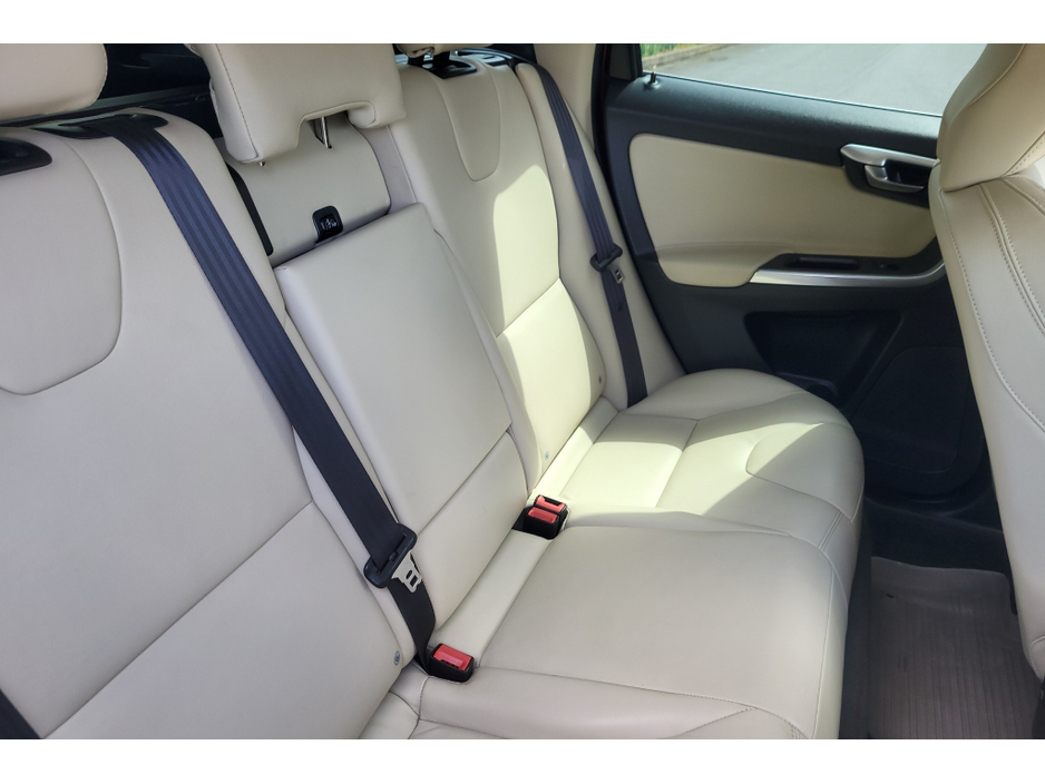 2017 Volvo XC60 2.4L Diesel For Sale Images