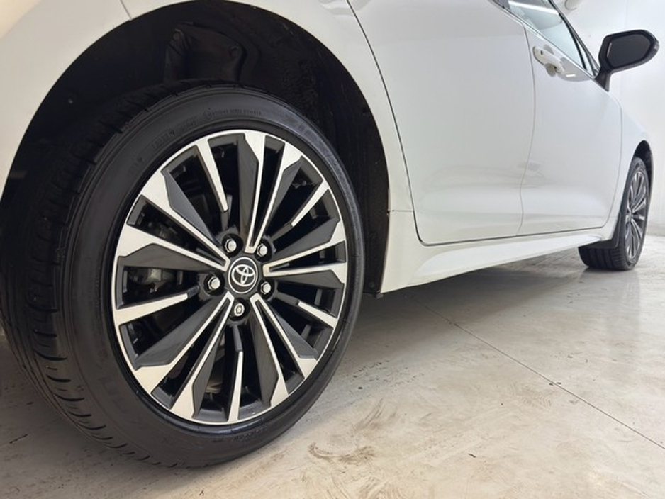 Toyota Corolla Luna Sport Hybrid Hatchback — thumbnail 11