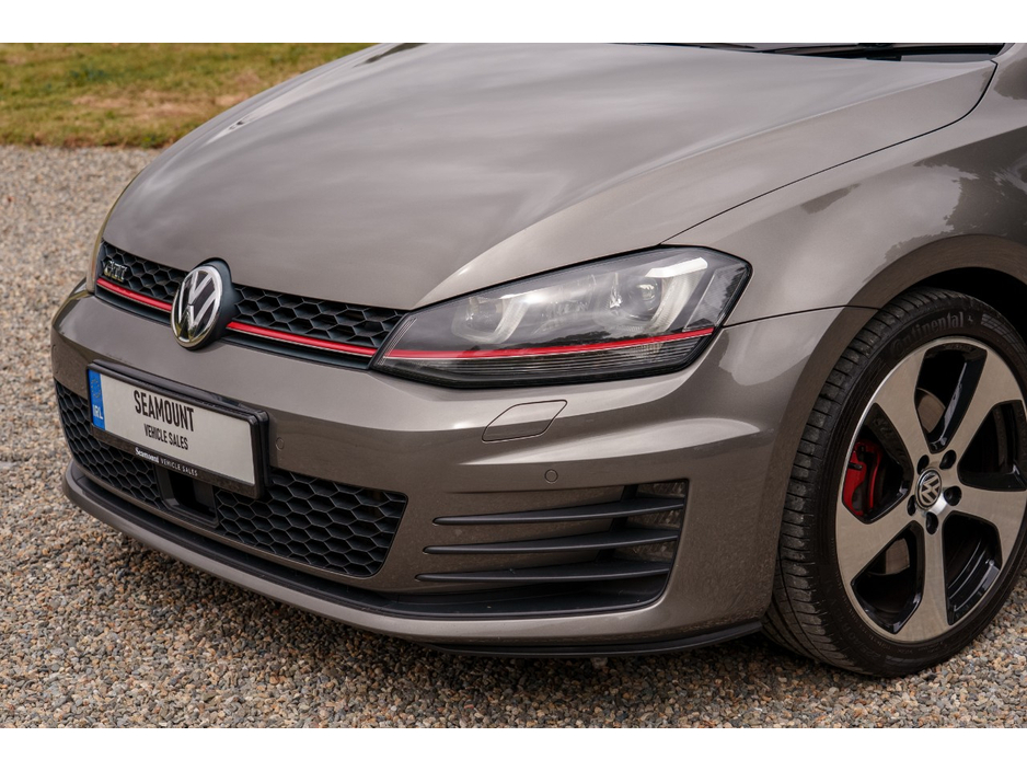 2017 Volkswagen Golf 2L Petrol For Sale Images