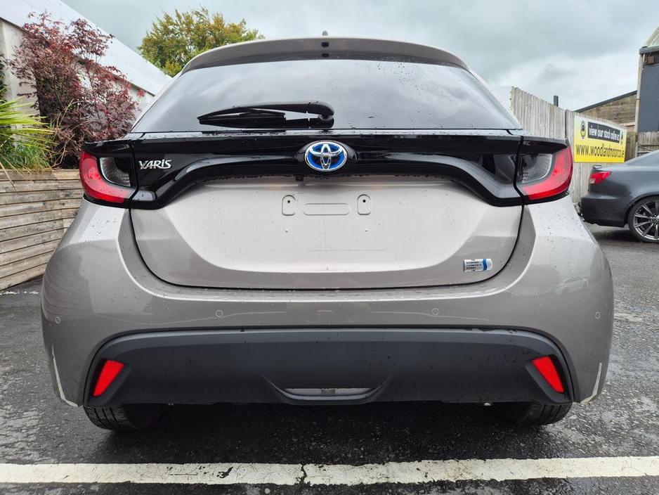 Toyota Yaris 1.5 HYBRID / X SPEC / BEST SMALL CAR ON THE ROAD / TAX €150 — thumbnail 7