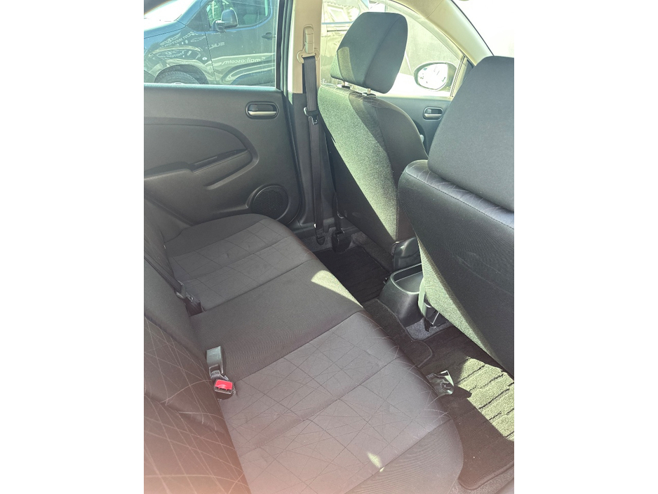 Mazda Demio 1.3 L Petrol Automatic — thumbnail 10