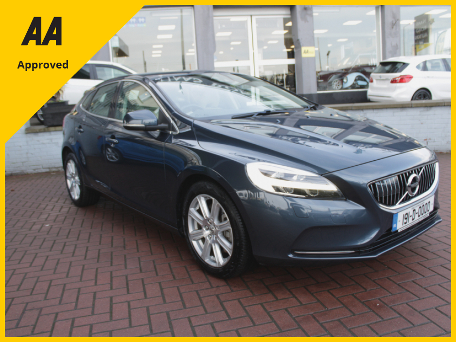 Used Volvo V40 2019 in Dublin