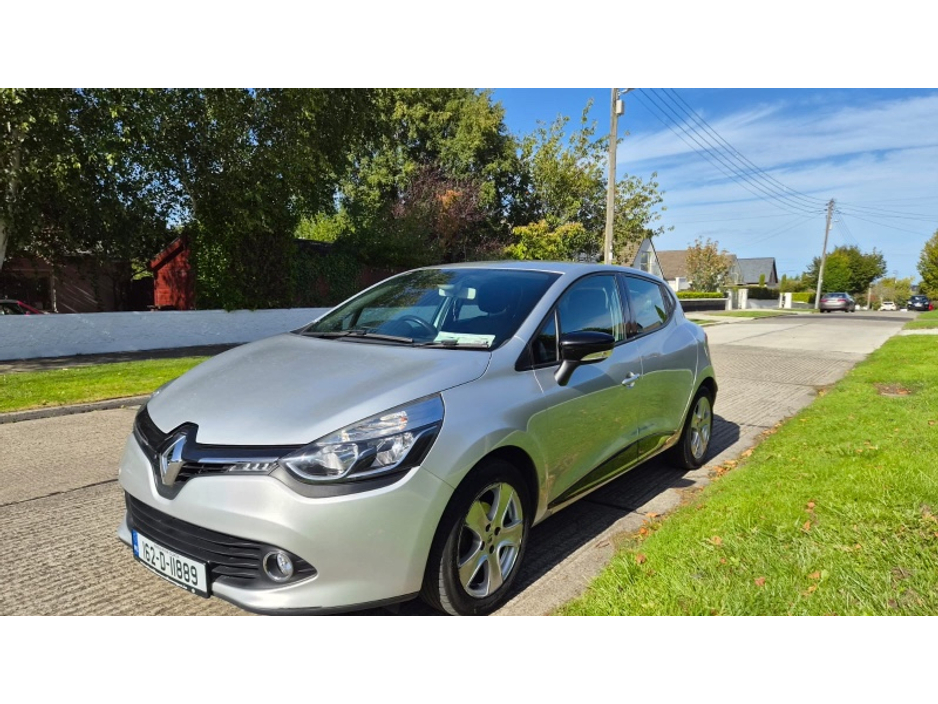 Renault Clio IV DYNAMIQUE NAV 1.2 PETR 4DR