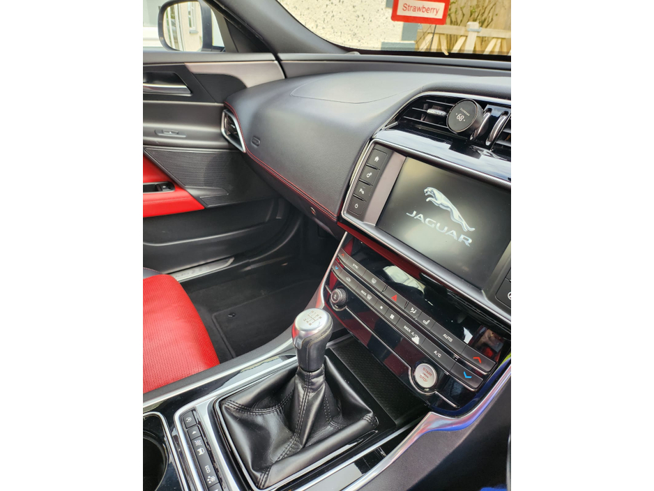 Jaguar XE 2.0 D R-SPORT 177BHP 4DR — thumbnail 2