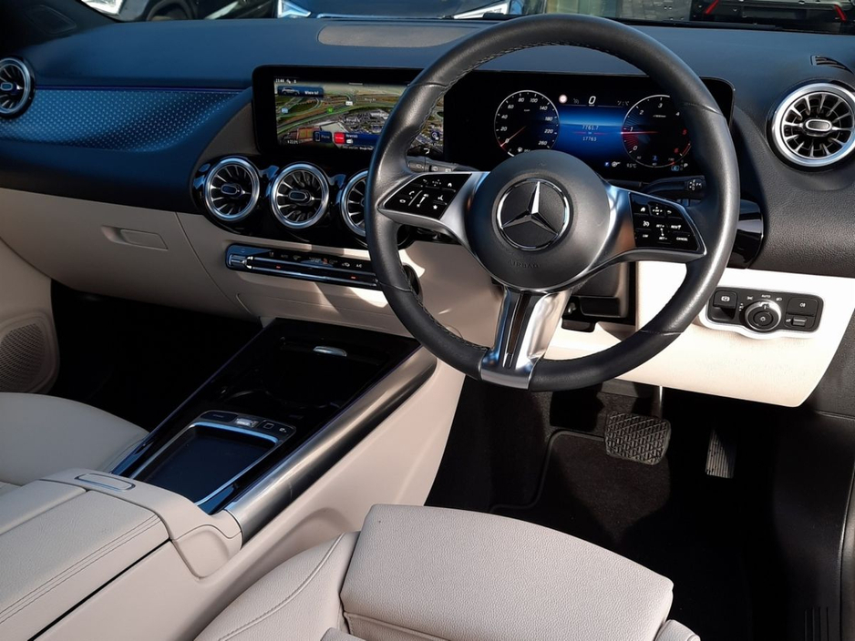 Mercedes-Benz GLA Class GLA 200d Progressive Plus*Beige Leather* — thumbnail 11