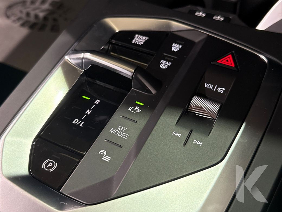 BMW 1 Series 120 NEW MODEL - 1.5 HYBRID AUTOMATIC - FACTORY ALLOYS - DIGITAL DASH - REVERSE/ FRONT CAMERA - ELECTRIC SEATS — thumbnail 22