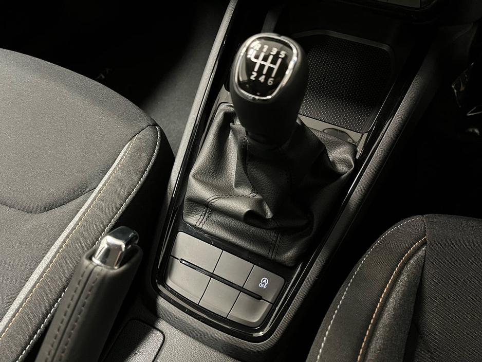 Skoda Kamiq Selection 1.0TSI 115HP - Parking Sensors - Climate Control - Cruise Control - Auto Lights/Wipers - Apple CarPlay/Android Auto — thumbnail 11