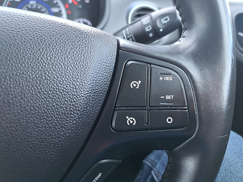 Hyundai i10 Classic Model 1.0 Petrol, Bluetooth, Air conditioning, with 87,000 Miles. — thumbnail 18