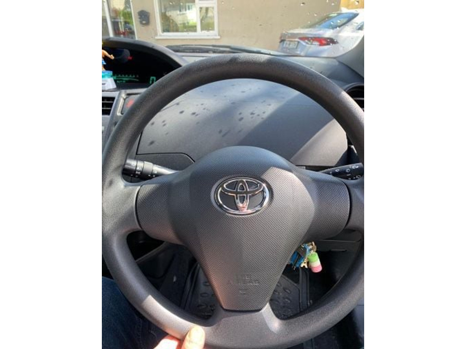 Toyota Yaris 1.0 Terra Hatchback Petrol Manual (69bhp) — thumbnail 8