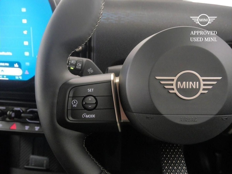 2025 MINI Hatch 2L Petrol For Sale Images