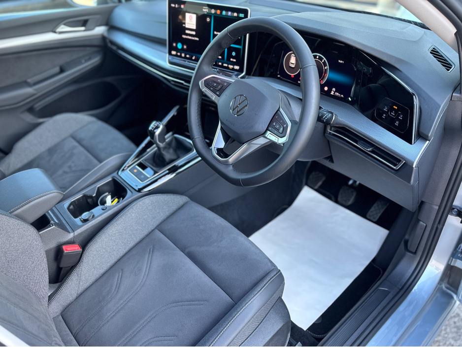 2025 Volkswagen Golf 1.5L Petrol For Sale Images