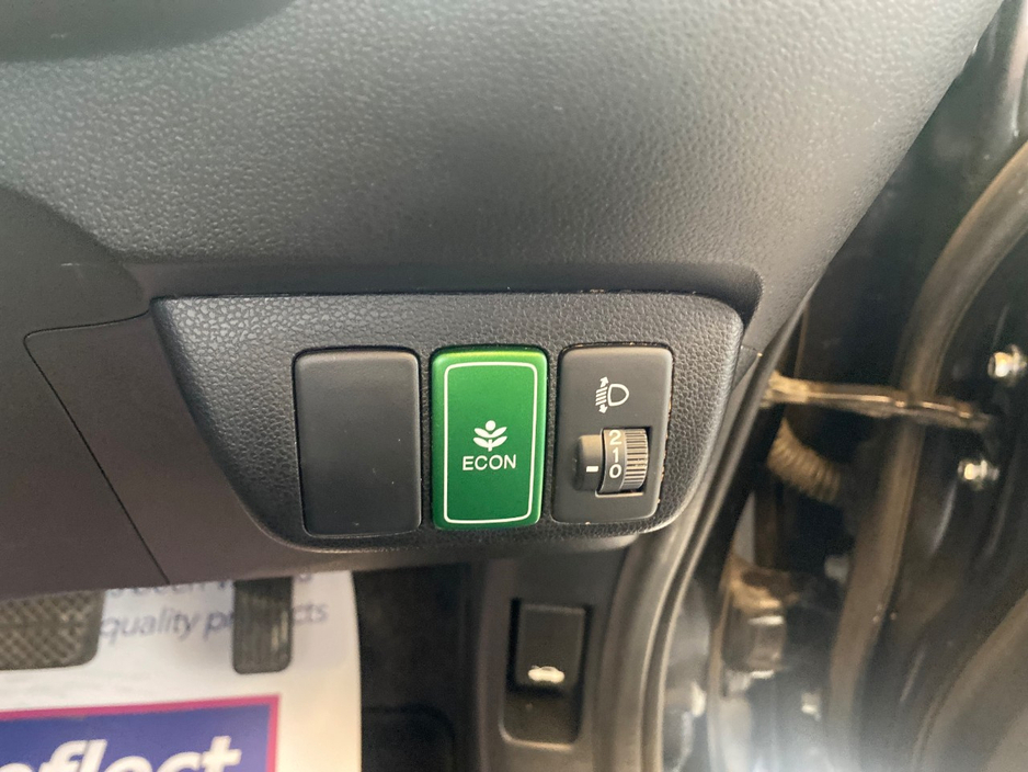 Honda Fit 1.3 HYBRID 5DR AUTO. Immaculate Car with only 108km, 2 Keys, NCT done before collection, Irish Radio with Bluetooth and Media, Climate Control, Cruise Control, Full Electrics and much more. — thumbnail 21