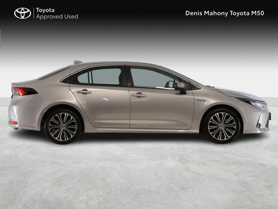 Toyota Corolla Luna Sport Hybrid Saloon — thumbnail 3