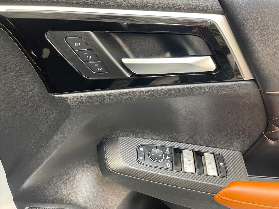 2022 Mitsubishi Outlander 2.4L Petrol Plug-in Hybrid For Sale Images