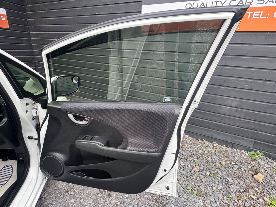 Honda Fit 1.3 HYBRID 5DR AUTO — thumbnail 15