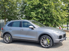 2015 Porsche Cayenne 3L Petrol Plug-in Hybrid For Sale Images
