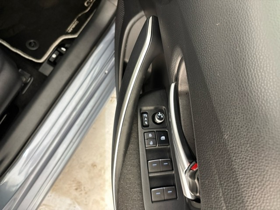 Toyota Corolla LUNA SPORT SALOON 4DR — thumbnail 12