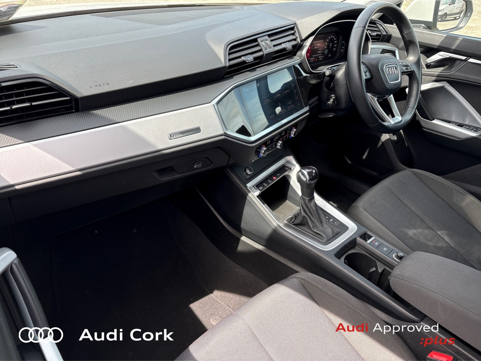 Audi Q3 2.0 35TDI SE AUTOMATIC WITH HEATED SEATS AND FOLDING MIRRORS — thumbnail 11