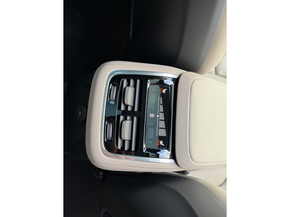 2025 Volvo XC90 2L Petrol Plug-in Hybrid For Sale Images