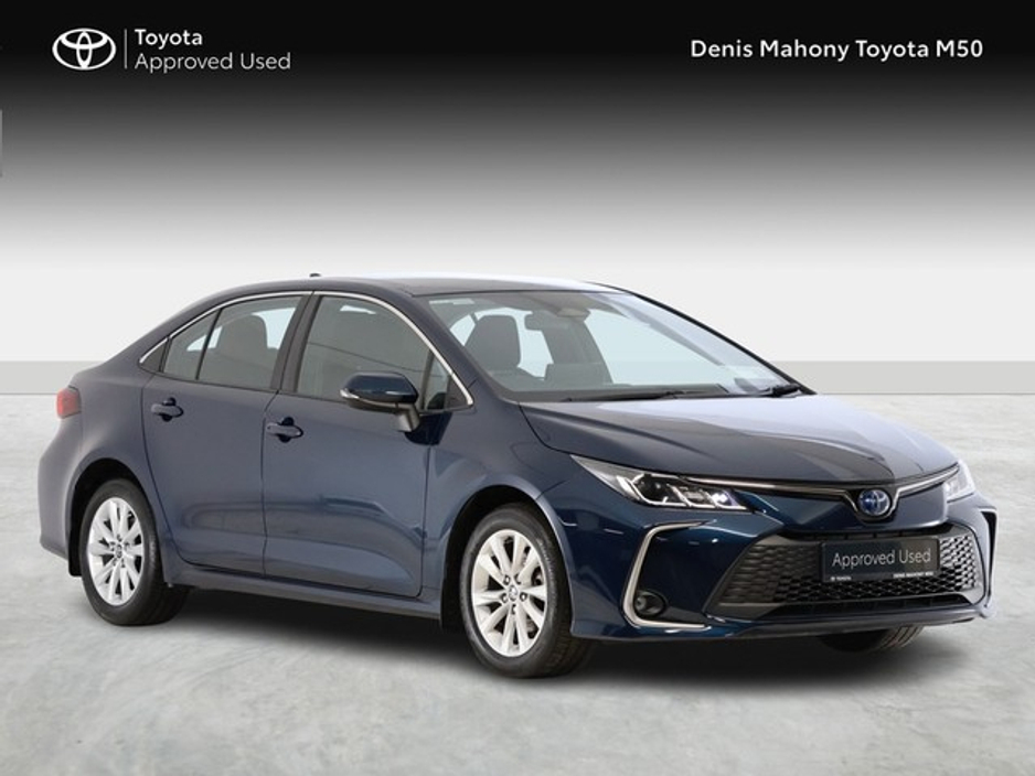 Toyota Corolla Luna Hybrid Saloon