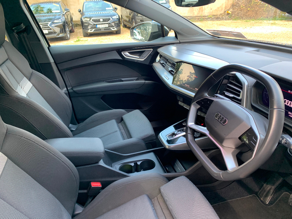 Audi Q4 e-tron E-TRON SPORT 35 EV AUTO // ONE OWNER // FULL SERVICE HISTORY // STUNNING CONDITION // 08/27 NCT AND €120 ROAD TAX // REVERSE CAMERA, HEATED SEATS AND — thumbnail 19